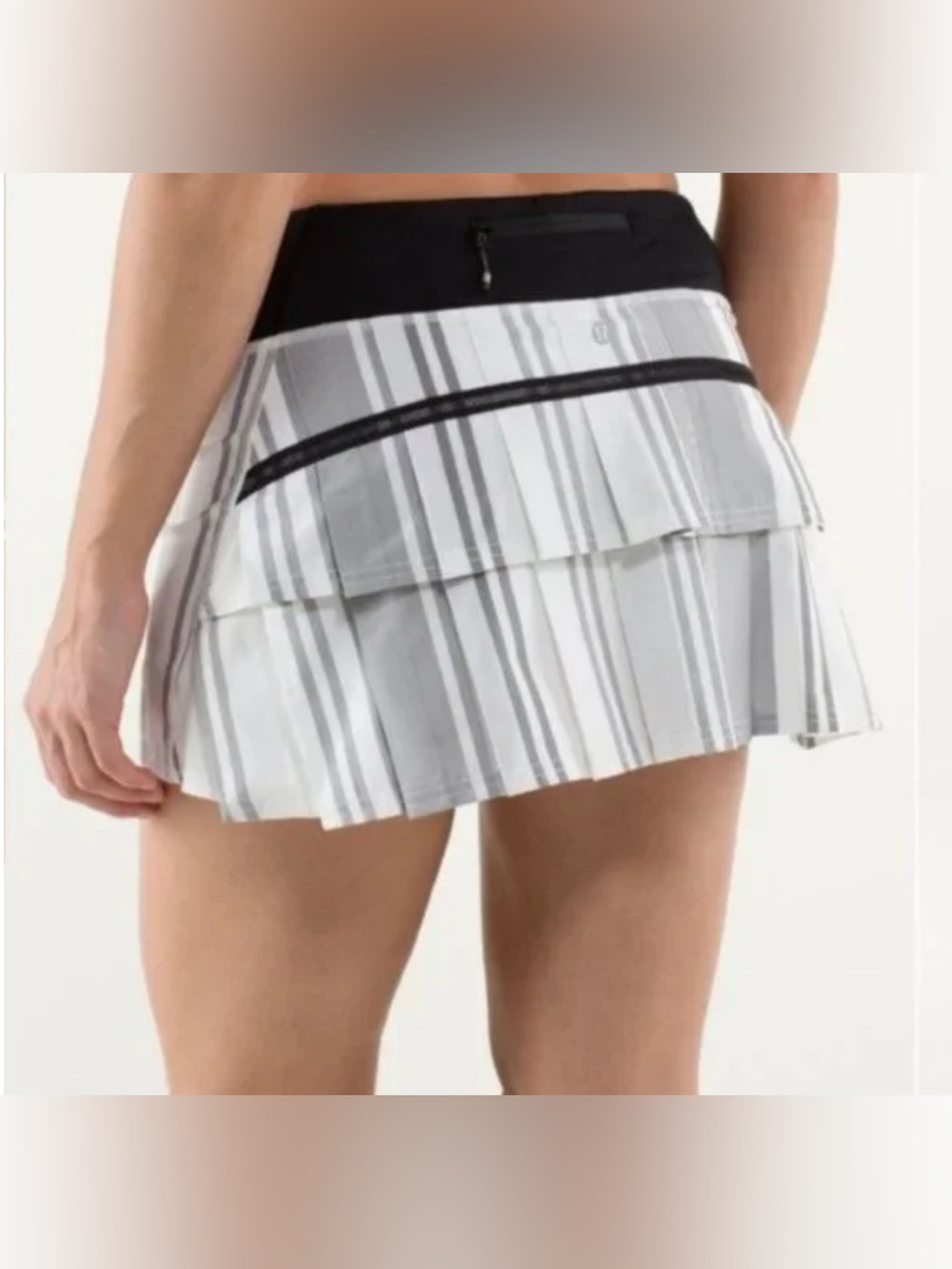 Lululemon Pace Setter Skirt Skort Women’s Size 8 Gray /White Stripe